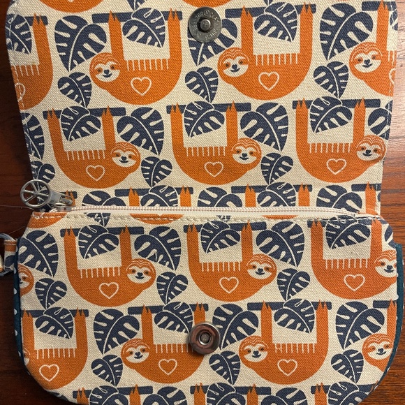 NWT Uber cute BUNGALOW 360 Canvas Sloth Wristlet/Wallet/Clutch - Picture 2 of 4